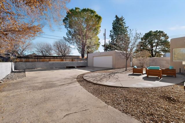 1212 Calle Del Sol NE, Albuquerque, NM 87106