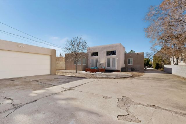 1212 Calle Del Sol NE, Albuquerque, NM 87106