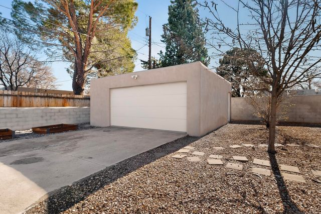 1212 Calle Del Sol NE, Albuquerque, NM 87106