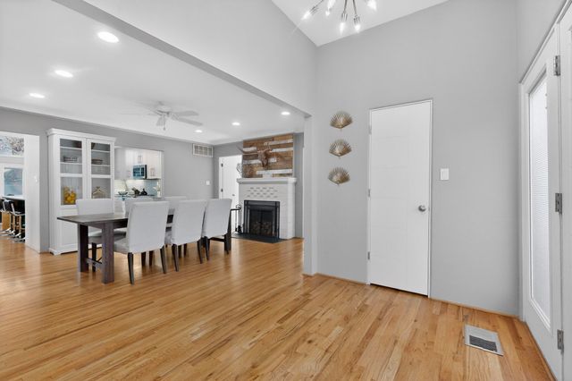 1212 Calle Del Sol NE, Albuquerque, NM 87106