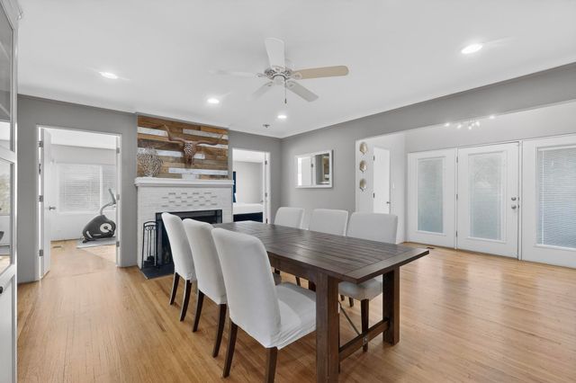 1212 Calle Del Sol NE, Albuquerque, NM 87106