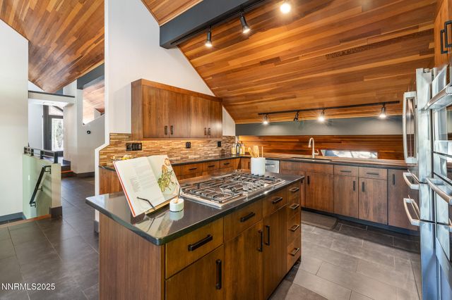 2521 Lake Ridge Shores Circle, Reno, NV 89519