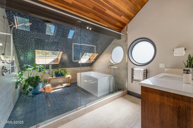 2521 Lake Ridge Shores Circle, Reno, NV 89519