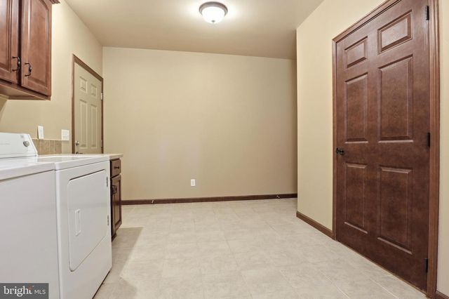 4242 NATURE LN, Windsor, PA 17366