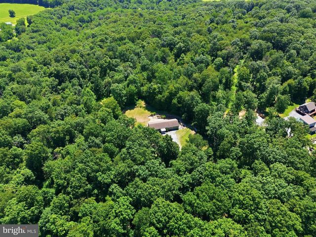4242 NATURE LN, Windsor, PA 17366