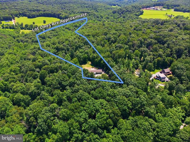 4242 NATURE LN, Windsor, PA 17366