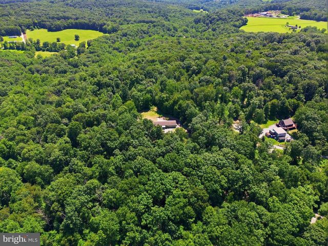 4242 NATURE LN, Windsor, PA 17366