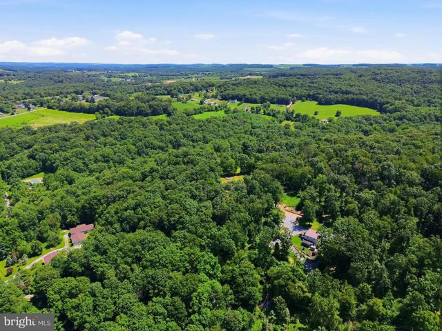 4242 NATURE LN, Windsor, PA 17366
