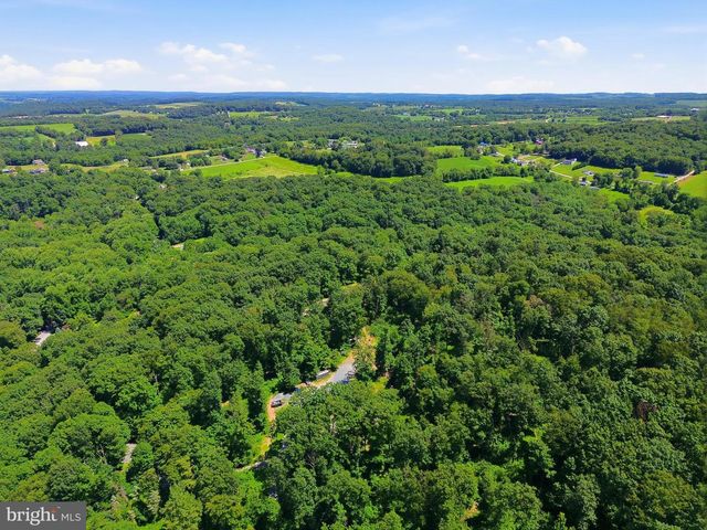 4242 NATURE LN, Windsor, PA 17366