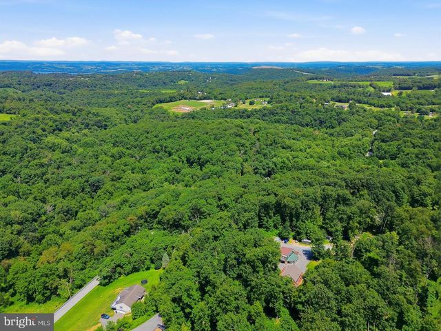 4242 NATURE LN, Windsor, PA 17366