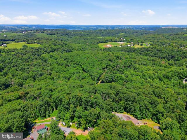 4242 NATURE LN, Windsor, PA 17366