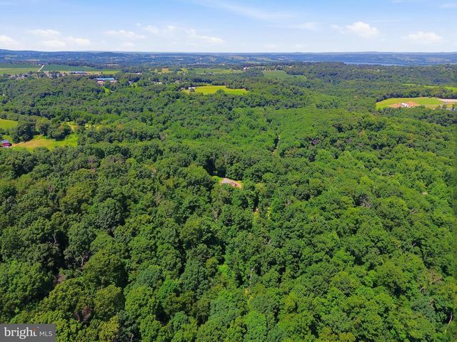 4242 NATURE LN, Windsor, PA 17366