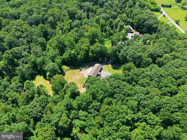 4242 NATURE LN, Windsor, PA 17366