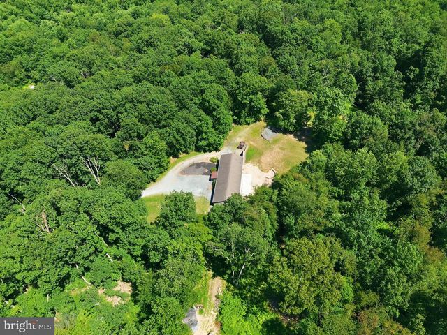 4242 NATURE LN, Windsor, PA 17366