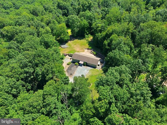 4242 NATURE LN, Windsor, PA 17366