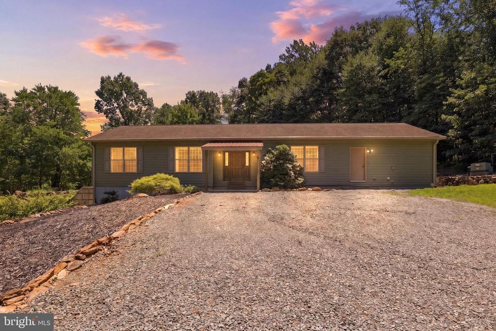 4242 NATURE LN, Windsor, PA 17366