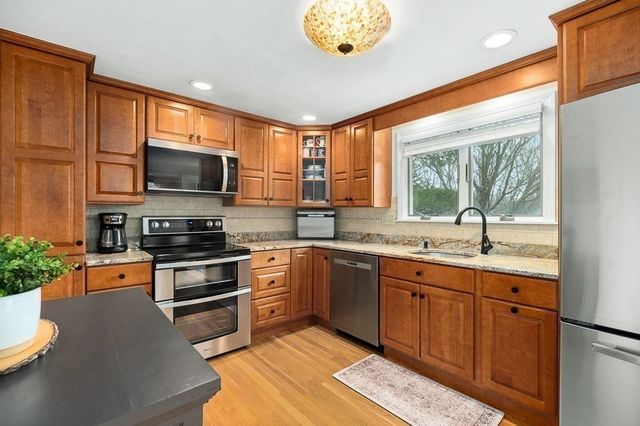 23 Gregory Island Road, Hamilton, MA 01982