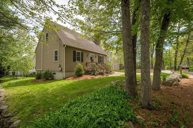 23 Gregory Island Road, Hamilton, MA 01982