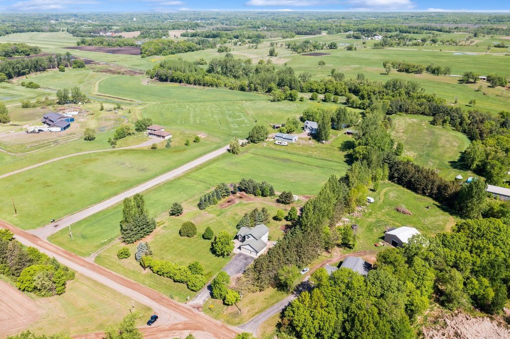 8075 211th Avenue NW, Nowthen, MN 55330