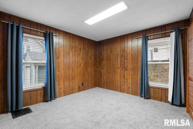 2316 E PLEASANT Street, Davenport, IA 52803