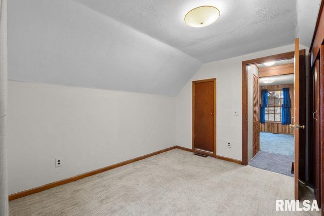 2316 E PLEASANT Street, Davenport, IA 52803