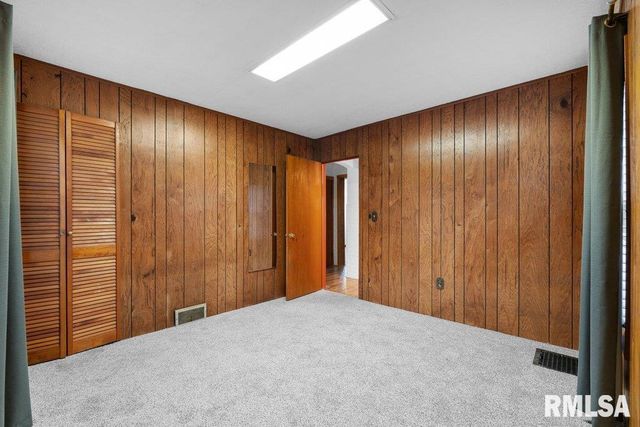 2316 E PLEASANT Street, Davenport, IA 52803