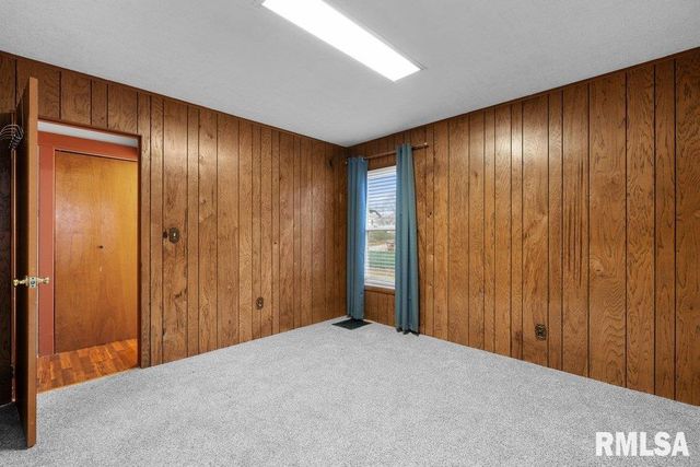 2316 E PLEASANT Street, Davenport, IA 52803