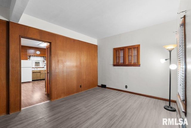 2316 E PLEASANT Street, Davenport, IA 52803