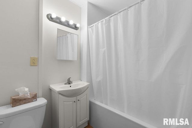 2316 E PLEASANT Street, Davenport, IA 52803