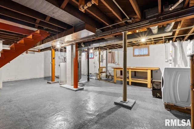 2316 E PLEASANT Street, Davenport, IA 52803