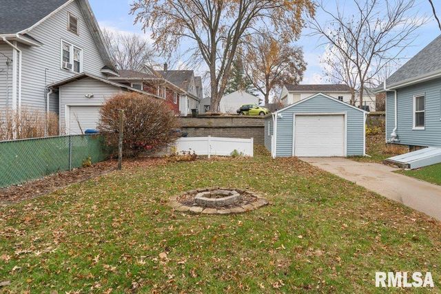 2316 E PLEASANT Street, Davenport, IA 52803