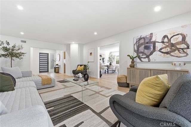 2116 Freeman, Santa Ana, CA 92706