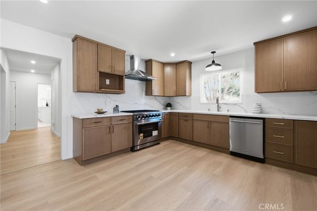 2116 Freeman, Santa Ana, CA 92706
