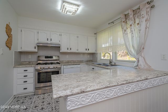111 Valley Avenue, Highlands, NJ 07732