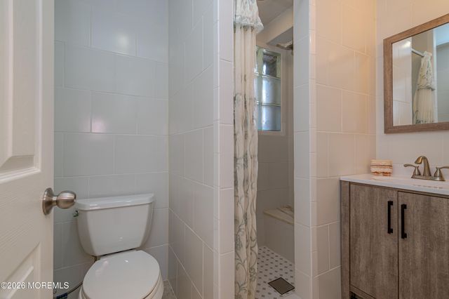 111 Valley Avenue, Highlands, NJ 07732