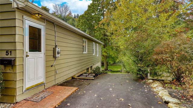 51 Larned Lane, Orchard Park, NY 14127
