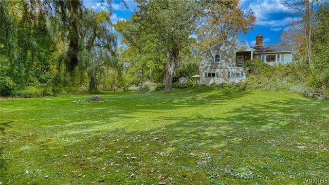 51 Larned Lane, Orchard Park, NY 14127