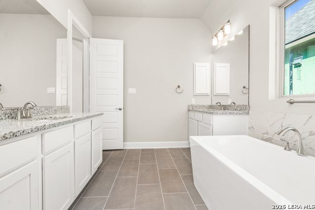 176 Burning Star, Castroville, TX 78009