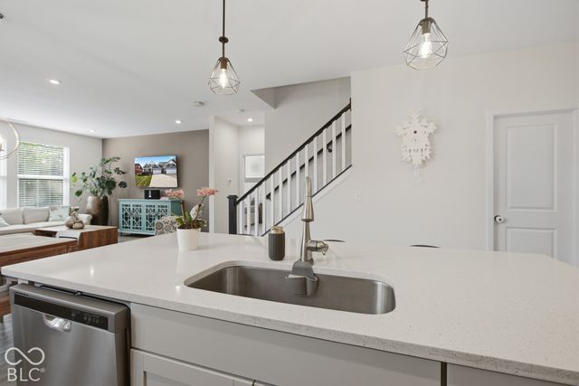 825 Stone Trace, Avon, IN 46123