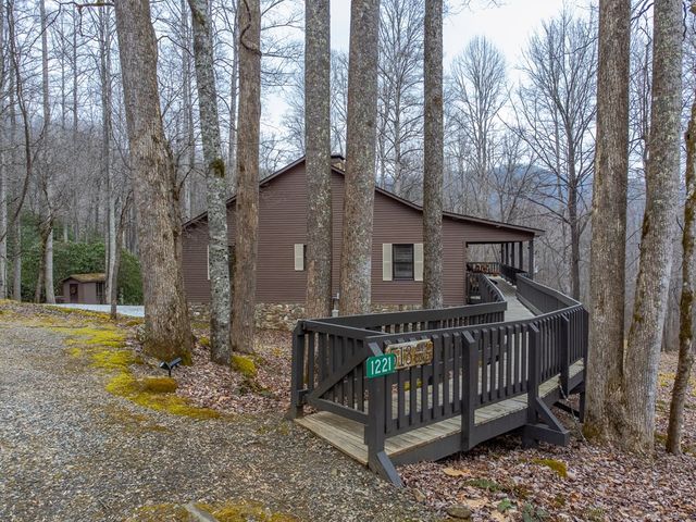 1221 Sam Cove, Robbinsville, NC 28771
