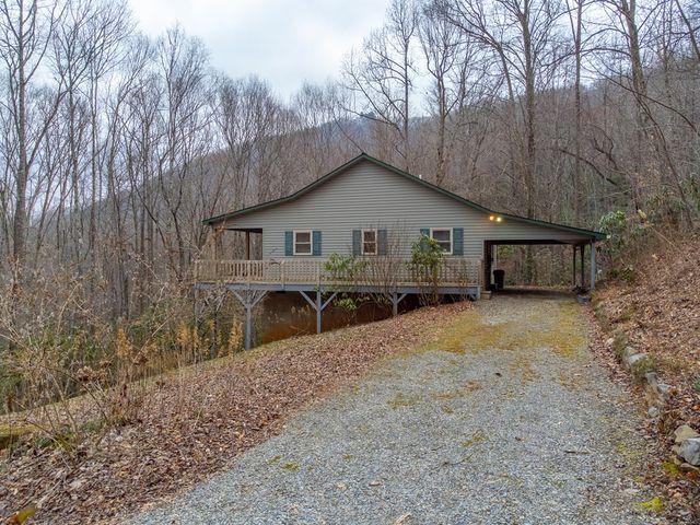 1221 Sam Cove, Robbinsville, NC 28771