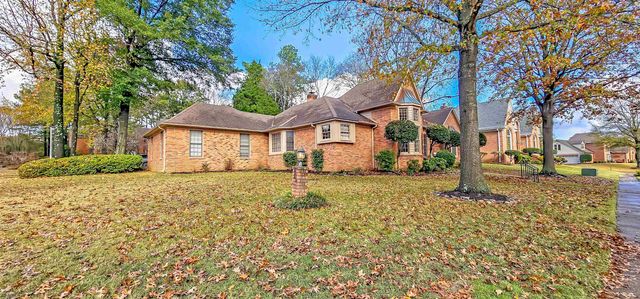 8812 E PLANTATION OAKS DR, Memphis, TN 38018
