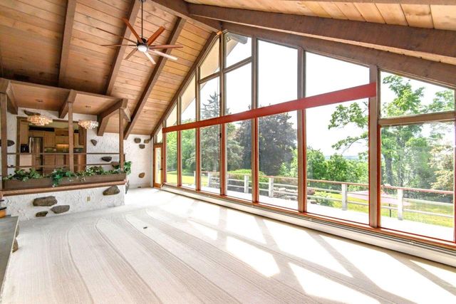 W215N5353 Ada COURT, Menomonee Falls, WI 53051