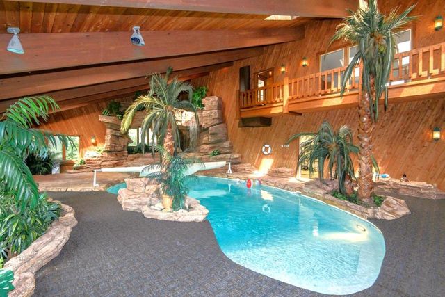 W215N5353 Ada COURT, Menomonee Falls, WI 53051