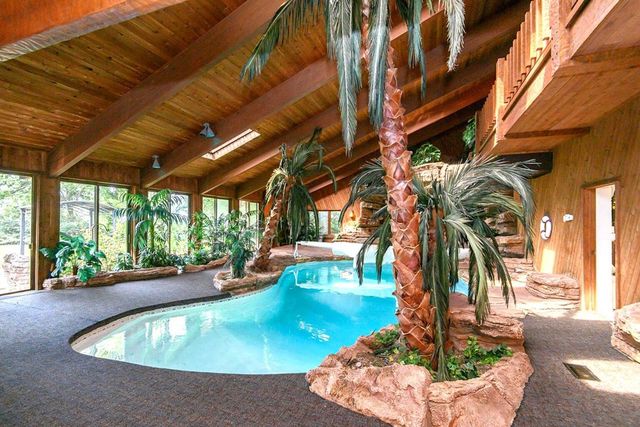 W215N5353 Ada COURT, Menomonee Falls, WI 53051
