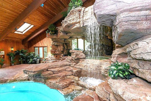 W215N5353 Ada COURT, Menomonee Falls, WI 53051