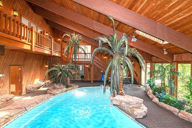 W215N5353 Ada COURT, Menomonee Falls, WI 53051