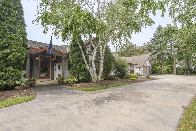 W215N5353 Ada COURT, Menomonee Falls, WI 53051
