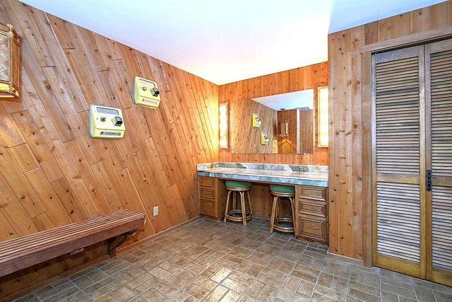 W215N5353 Ada COURT, Menomonee Falls, WI 53051