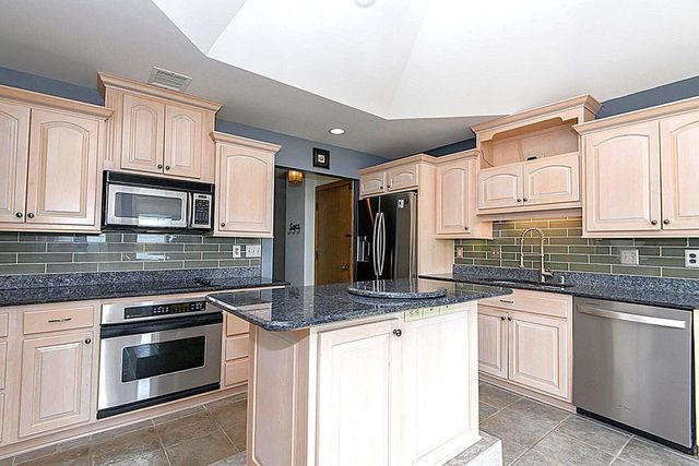 W215N5353 Ada COURT, Menomonee Falls, WI 53051